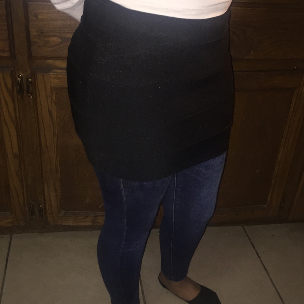 Black skirt - Picture 4 of 4